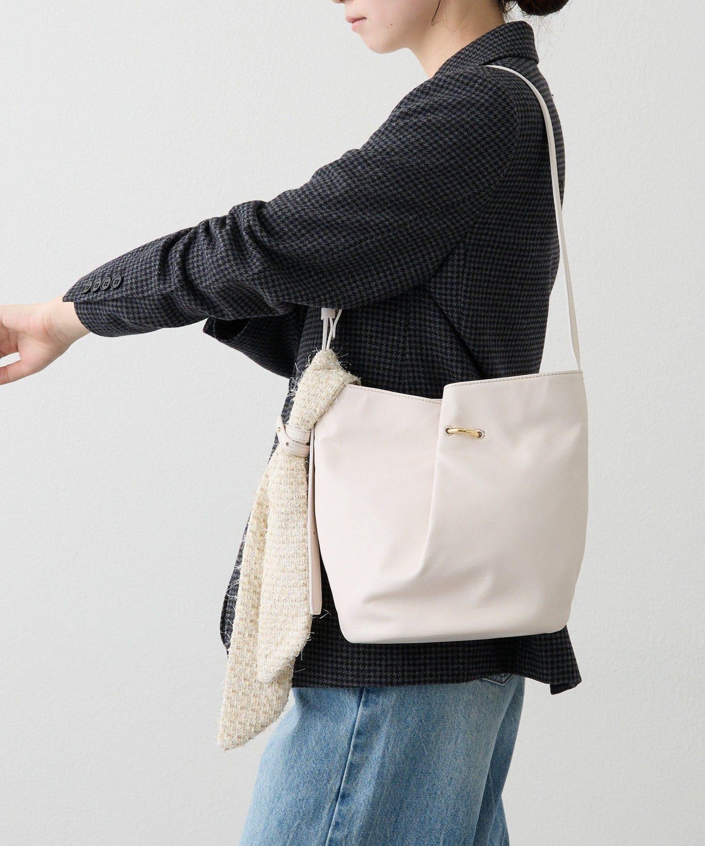 附絲巾皮革兩用單肩包