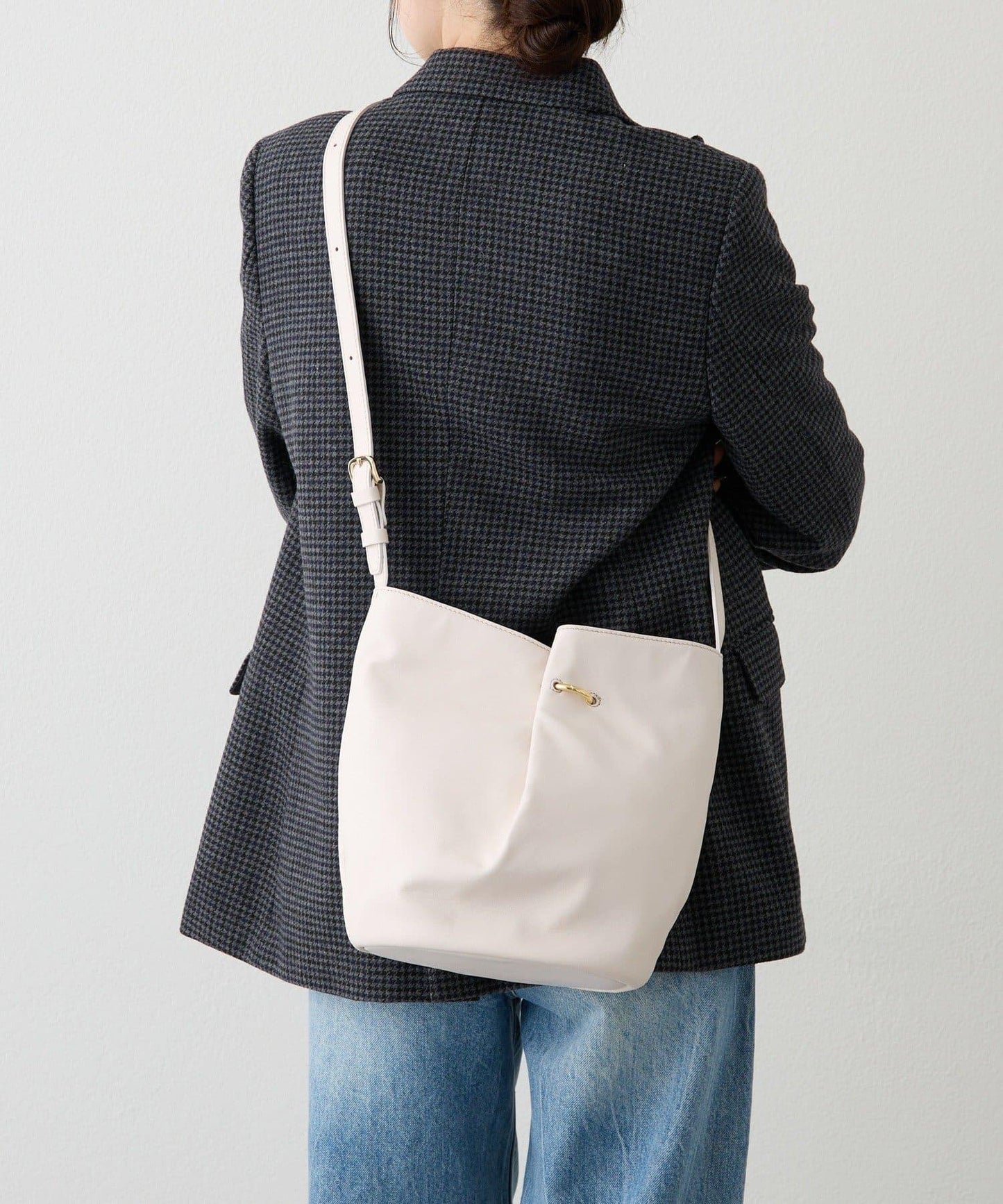 附絲巾皮革兩用單肩包