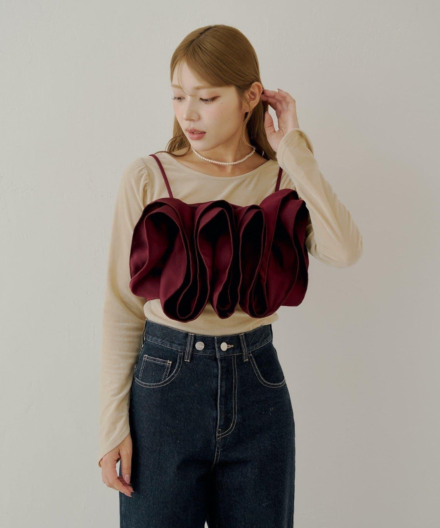 【Chico】荷葉邊吊帶+天鵝絨上衣套裝