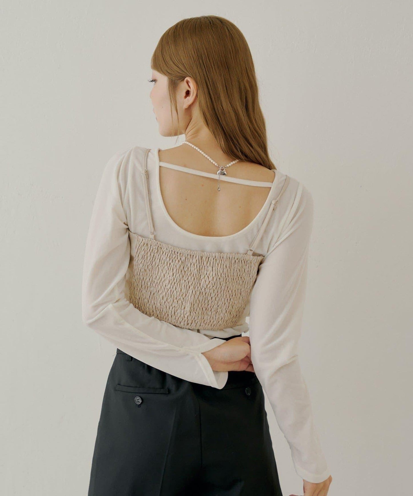 【Chico】荷葉邊吊帶+天鵝絨上衣套裝