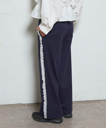 【WHO'S WHO gallery】側邊蕾絲拼接長褲