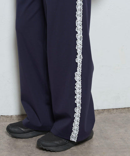 【WHO'S WHO gallery】側邊蕾絲拼接長褲