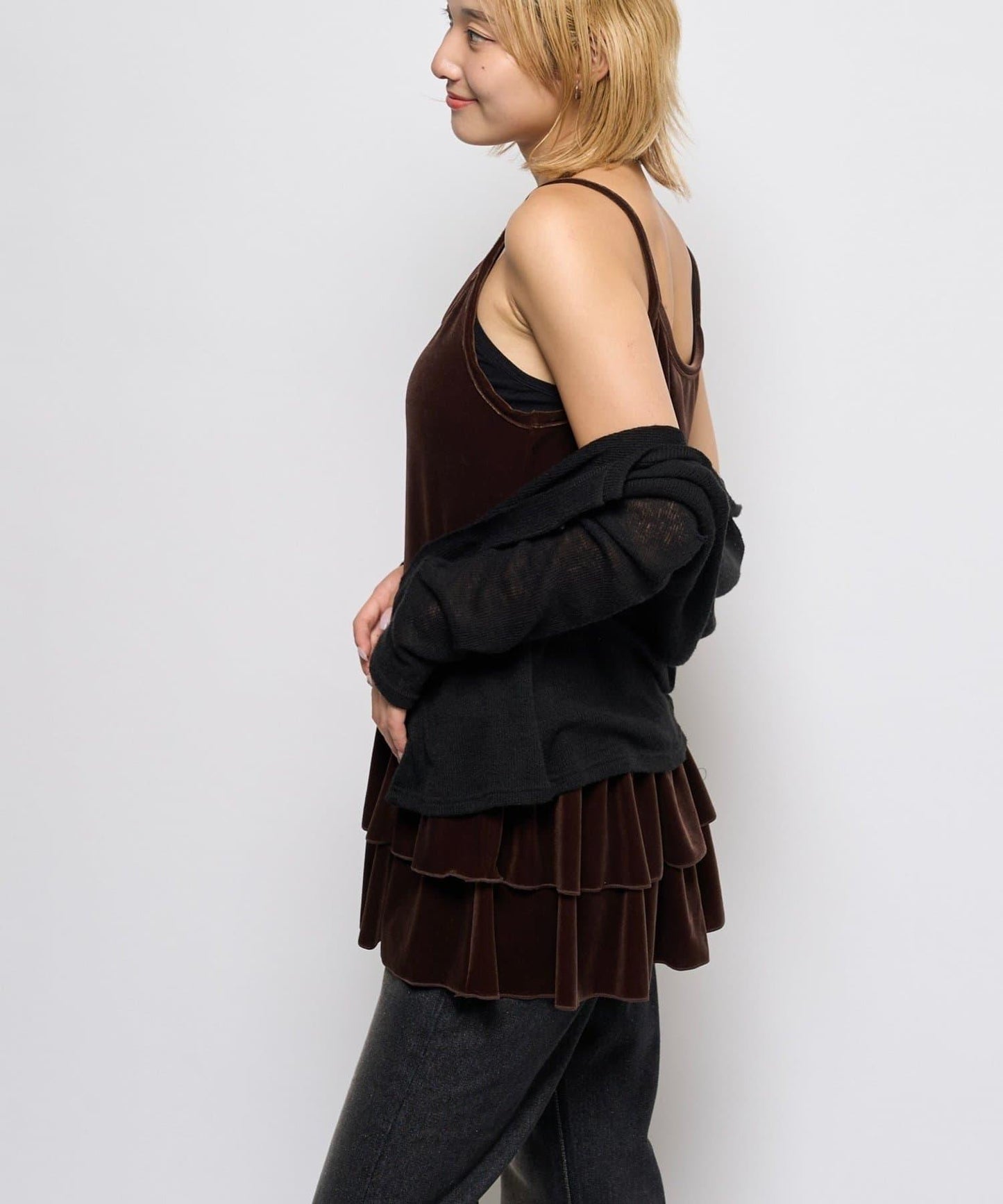 【WHO'S WHO gallery】天鵝絨荷葉邊長款上衣