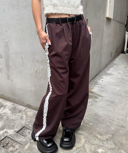 【WHO'S WHO gallery】側邊蕾絲拼接長褲