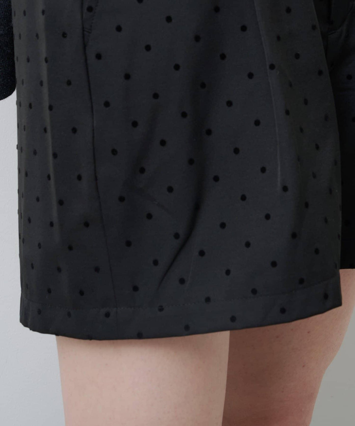 波點緞面短褲