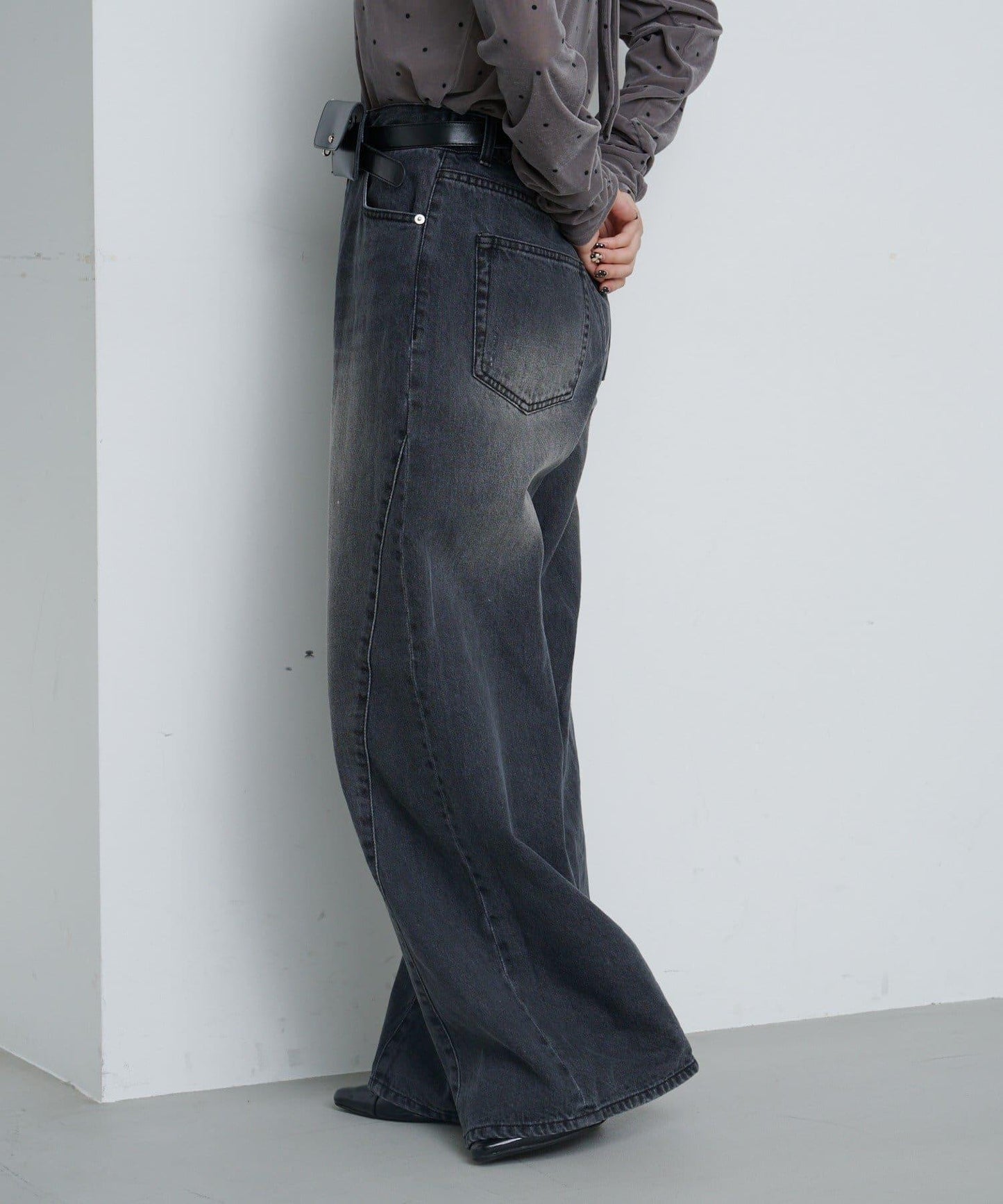 弧形縫線牛仔褲