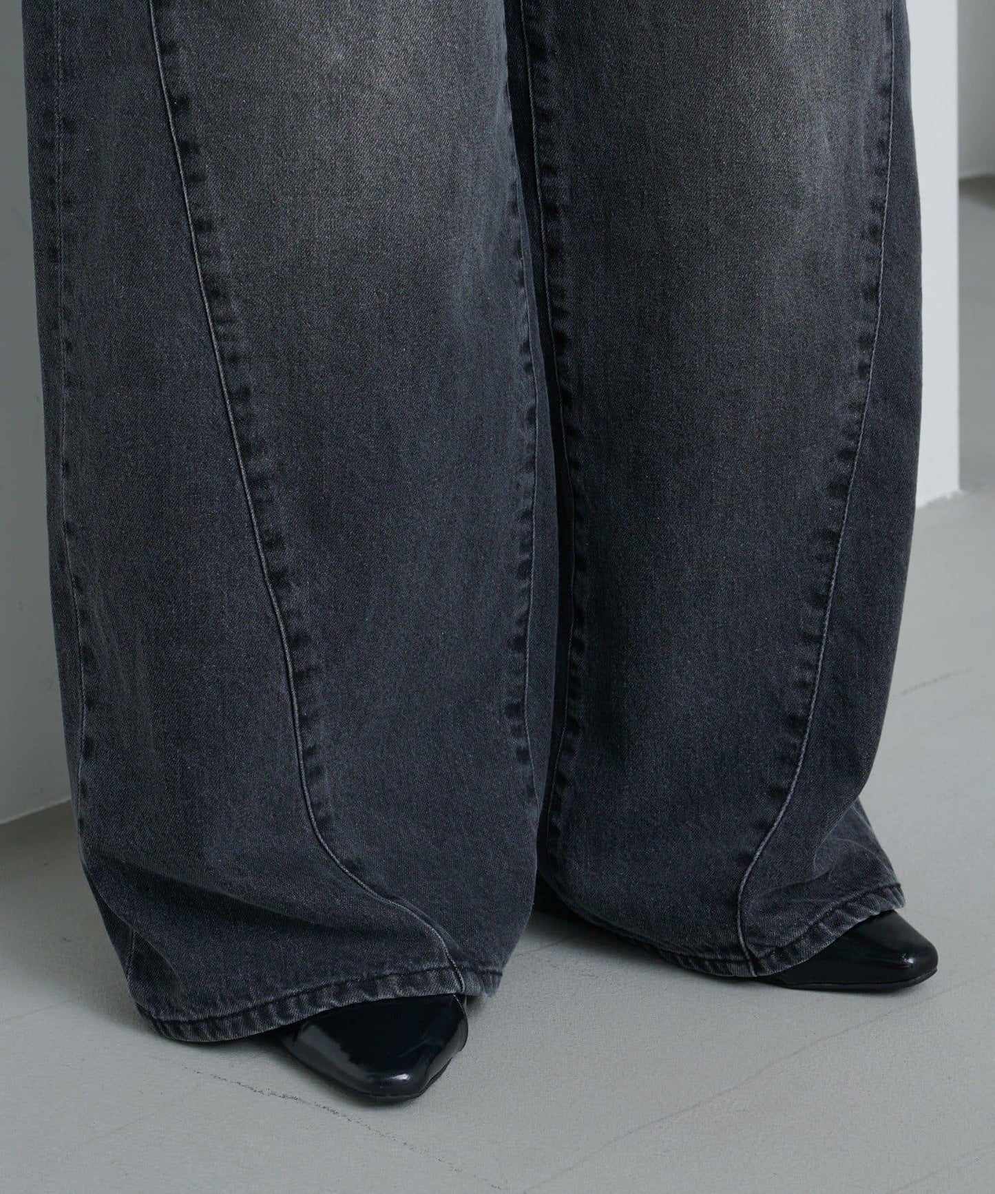 弧形縫線牛仔褲