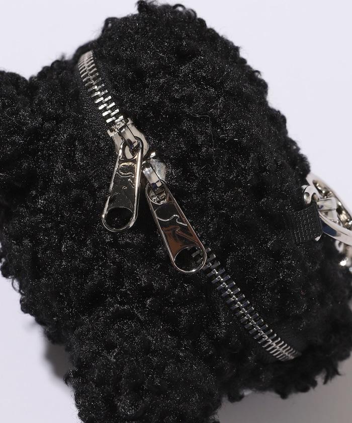 x BASICKS 仿羊羔絨小熊掛飾包