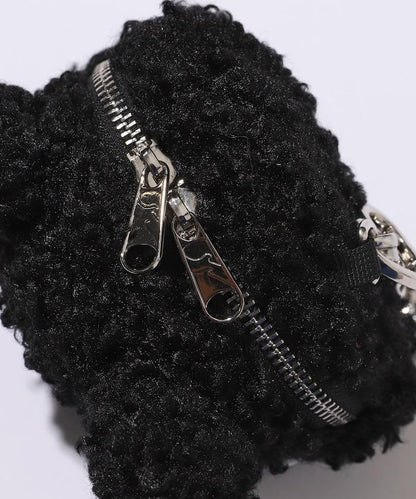 x BASICKS 仿羊羔絨小熊掛飾包