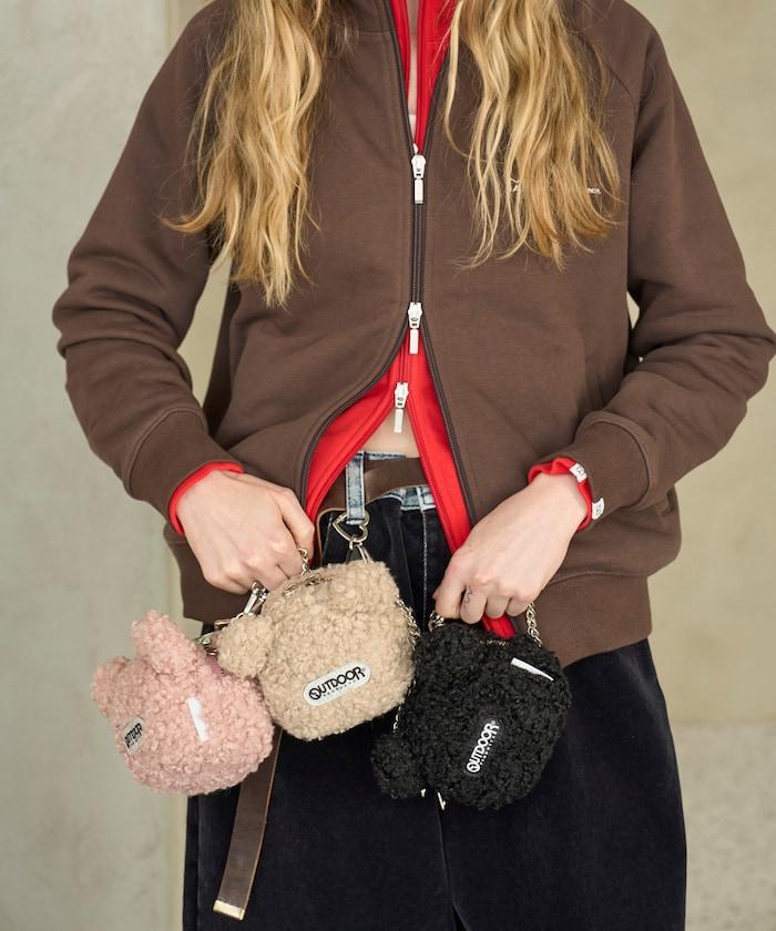 x BASICKS 仿羊羔絨小熊掛飾包