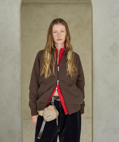 x BASICKS 仿羊羔絨小熊掛飾包