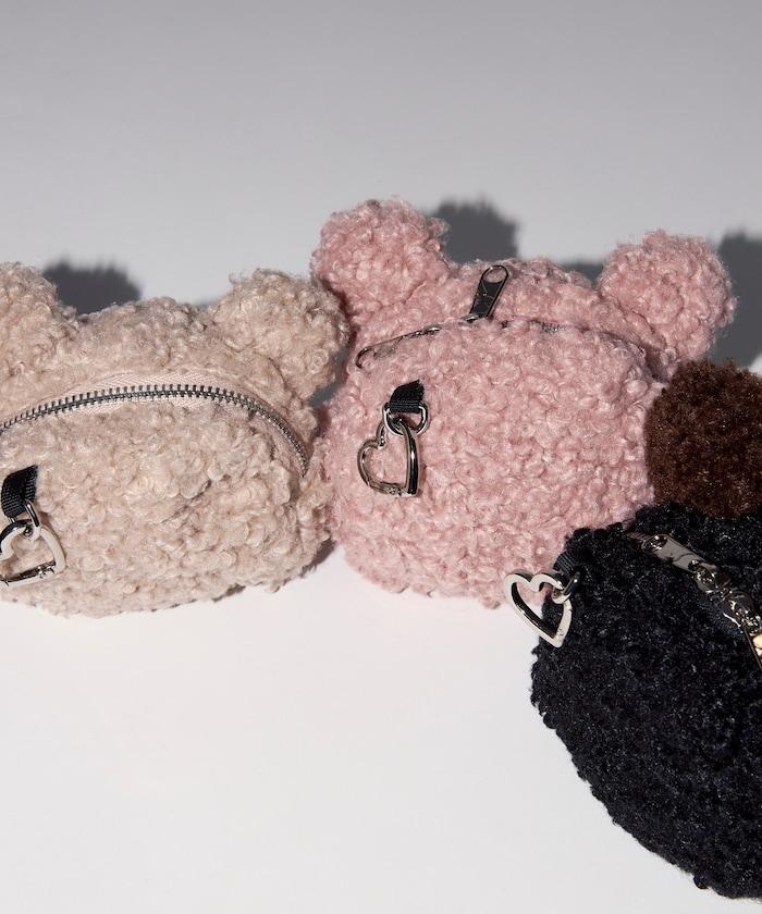 x BASICKS 仿羊羔絨小熊掛飾包