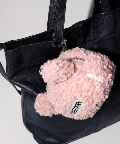 x BASICKS 仿羊羔絨小熊掛飾包