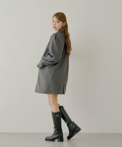 【Chico】帶玫瑰花胸針的蓬鬆長款夾克