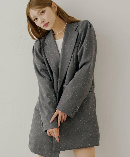 【Chico】帶玫瑰花胸針的蓬鬆長款夾克