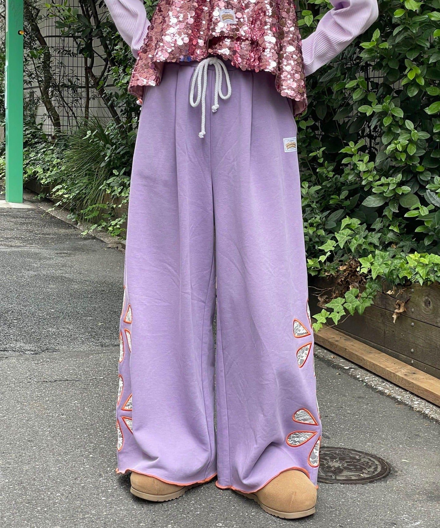 【HELLO.SANFRANCISCO/ハローサンフランシスコ】花卉剪裁寬鬆衛褲