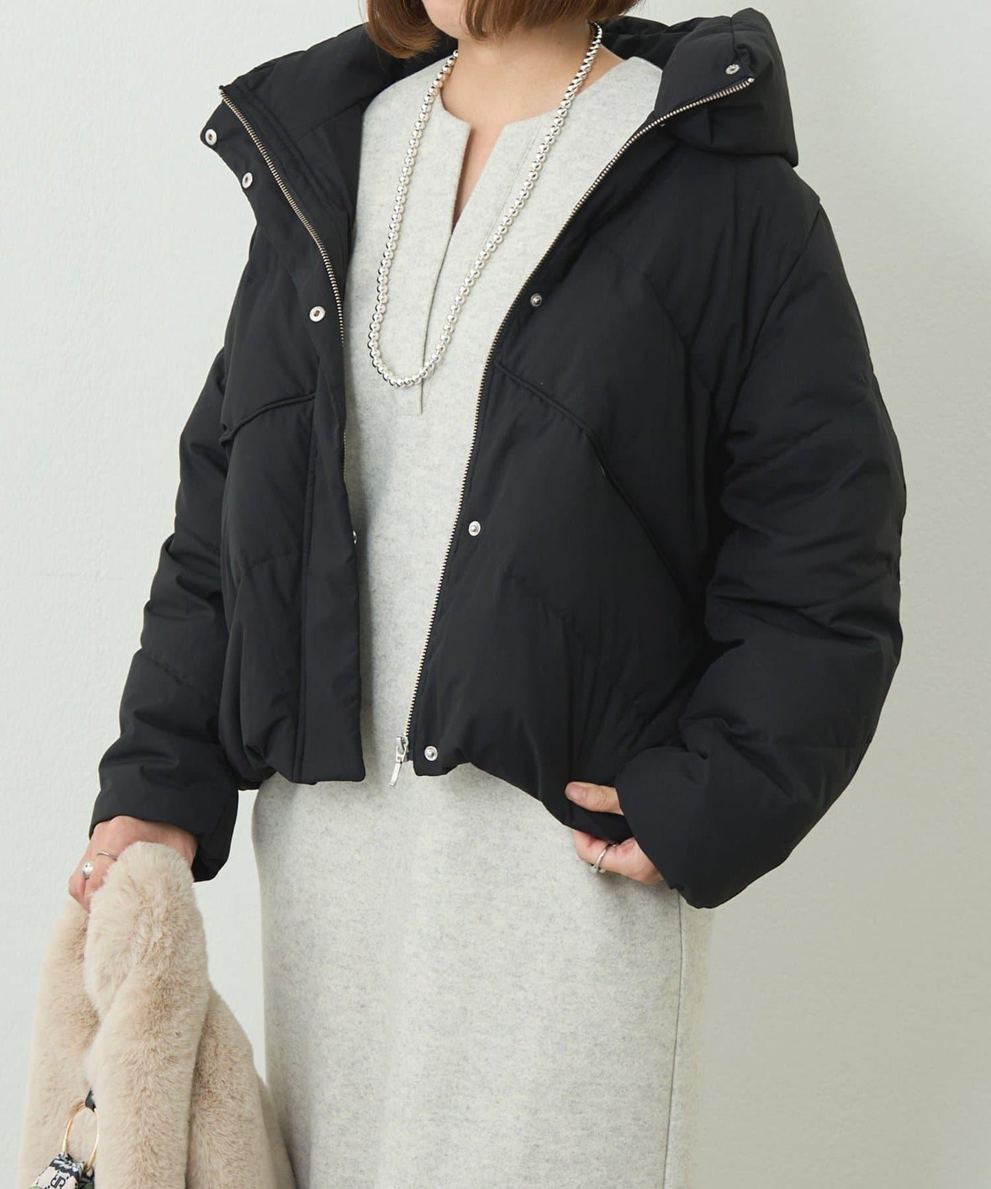 輕盈易穿彈力高領純羽絨服