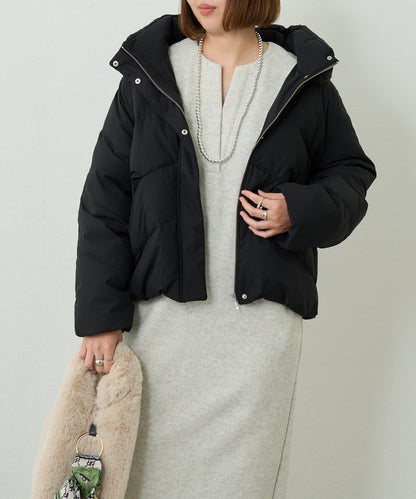 輕盈易穿彈力高領純羽絨服