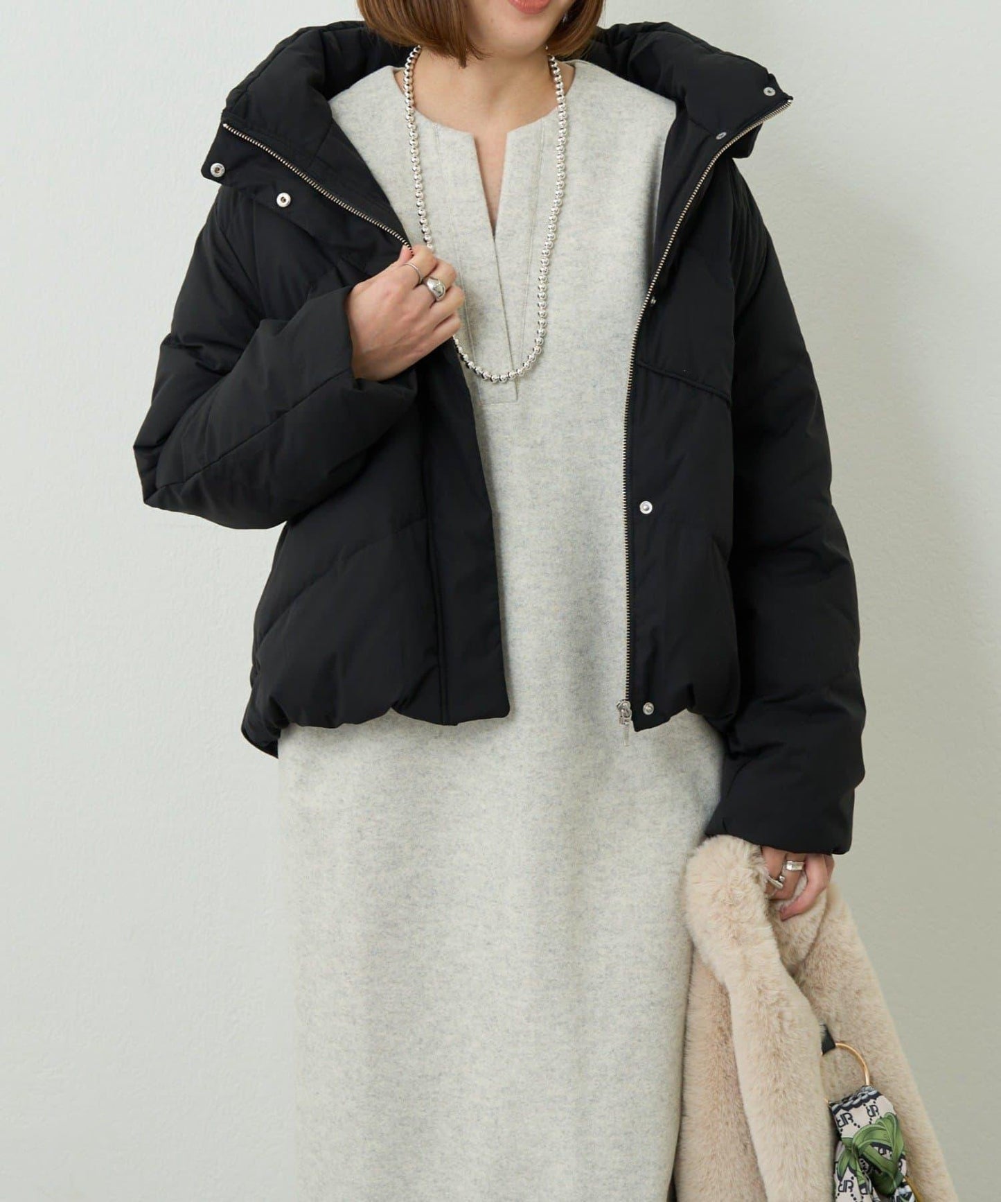 輕盈易穿彈力高領純羽絨服