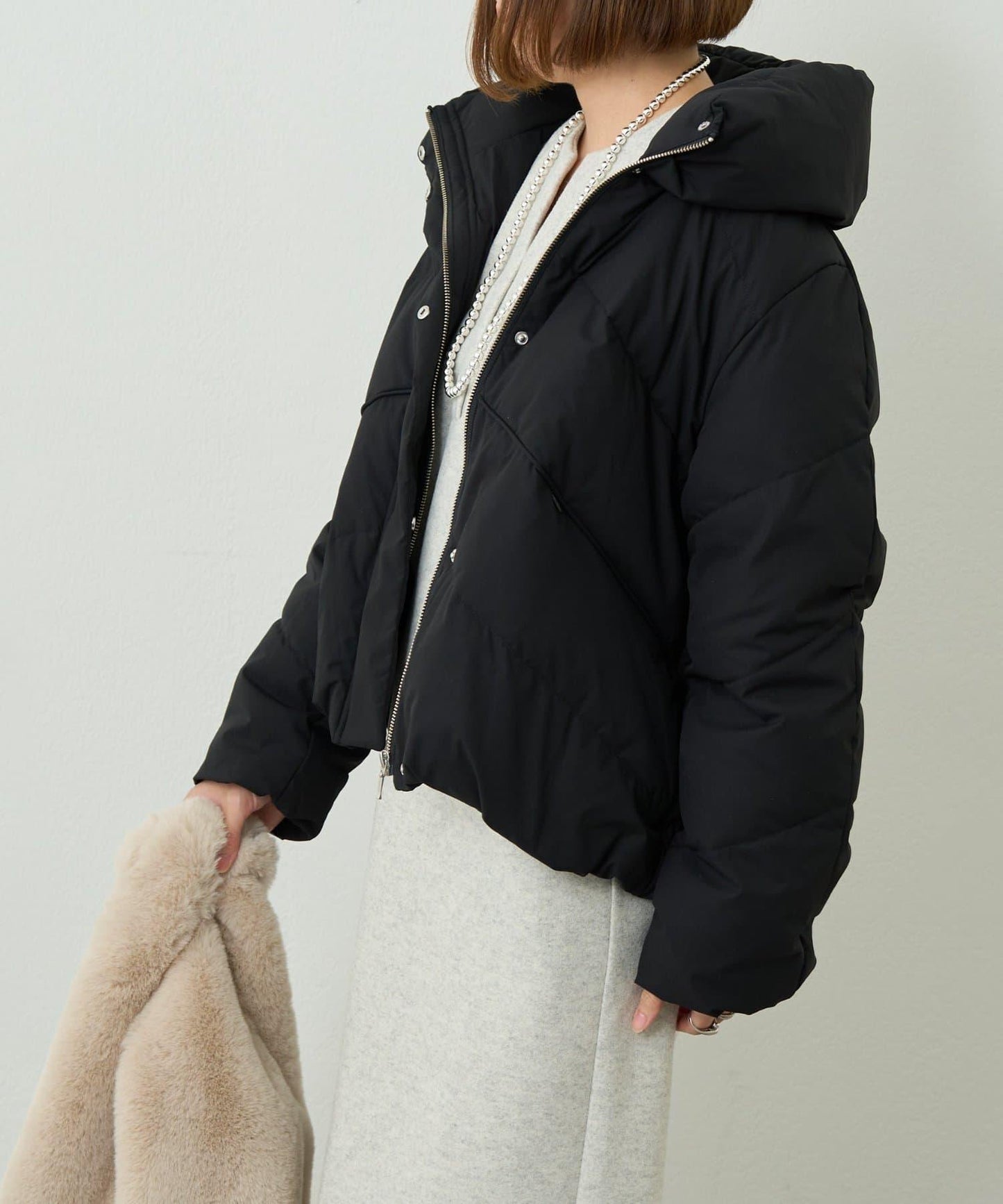 輕盈易穿彈力高領純羽絨服