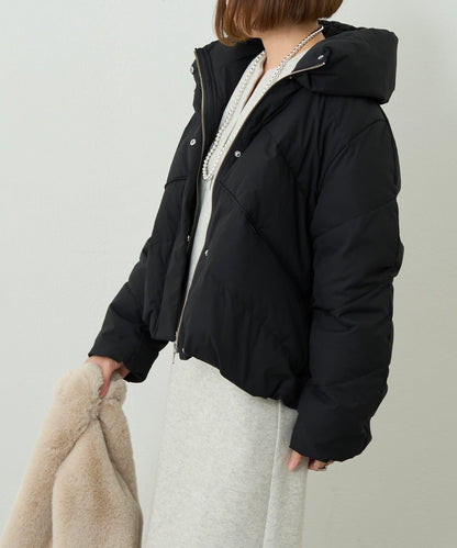 輕盈易穿彈力高領純羽絨服