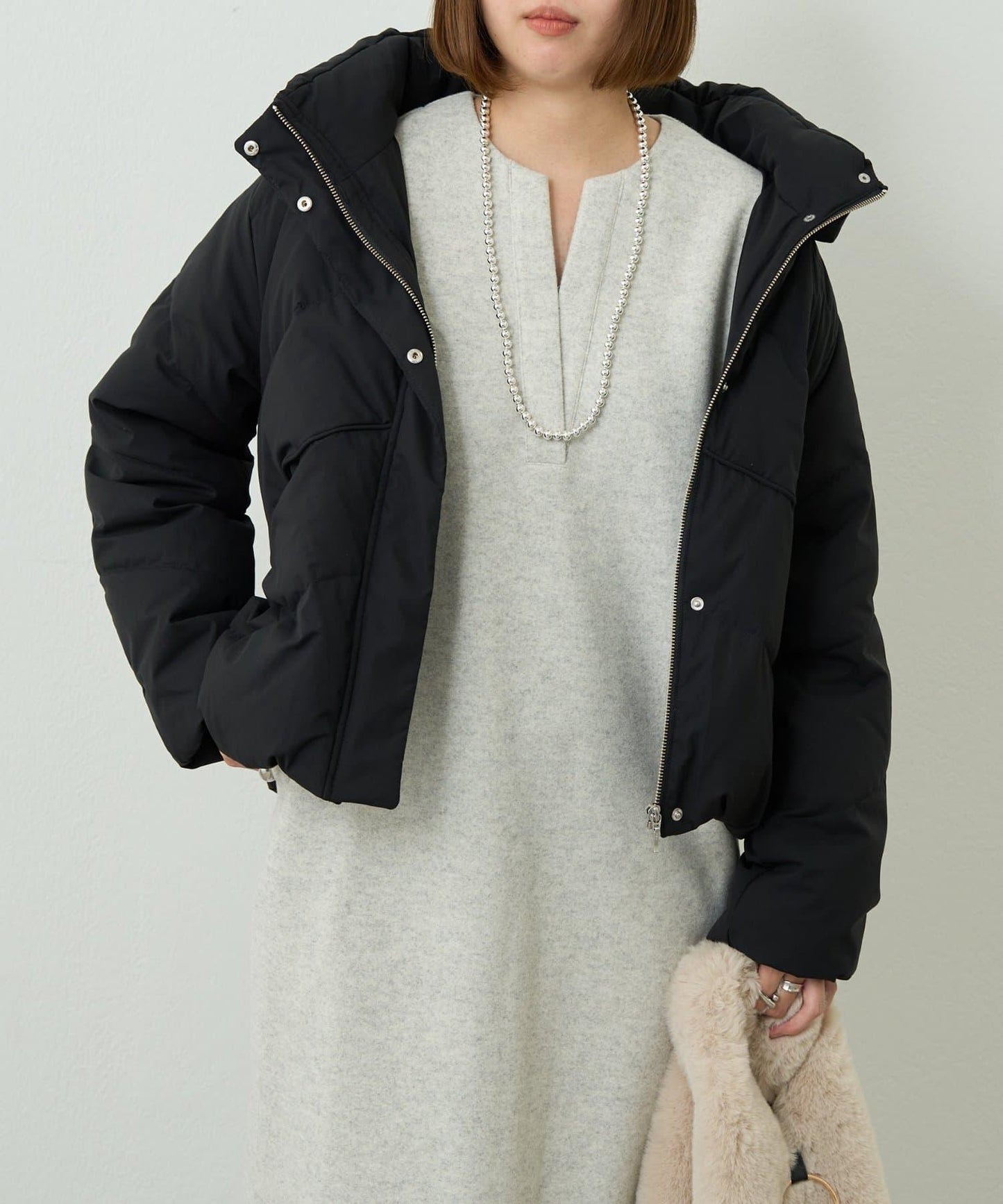 輕盈易穿彈力高領純羽絨服