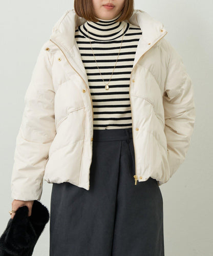 輕盈易穿彈力高領純羽絨服