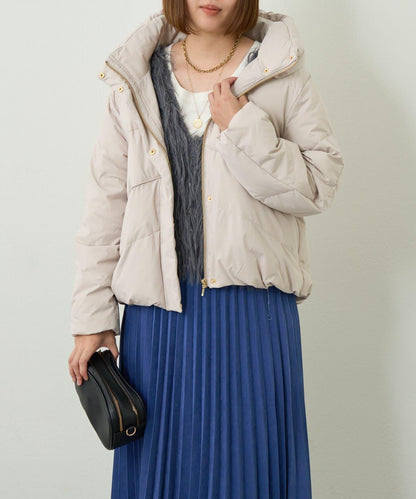 輕盈易穿彈力高領純羽絨服