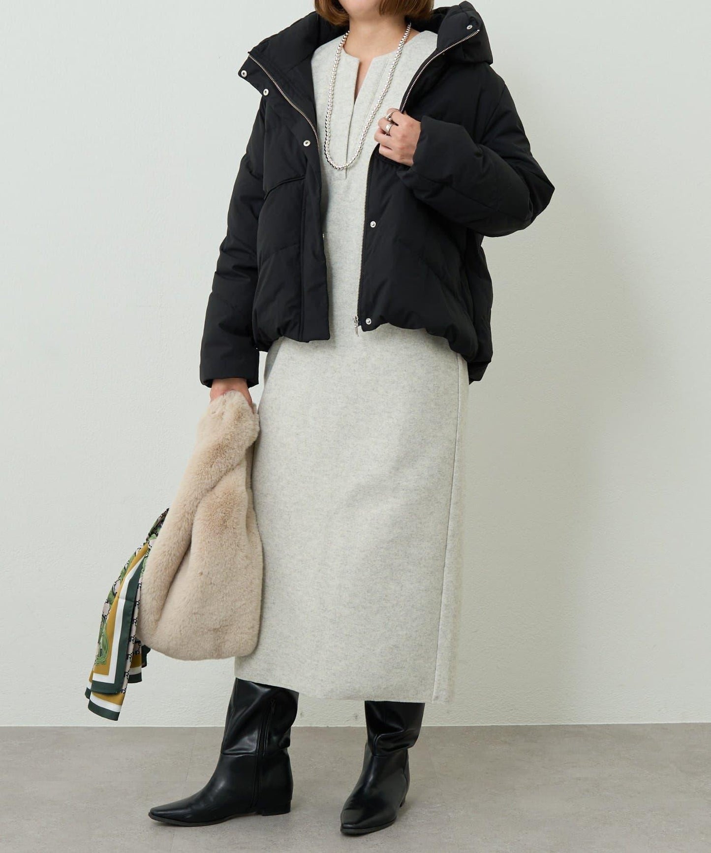 輕盈易穿彈力高領純羽絨服