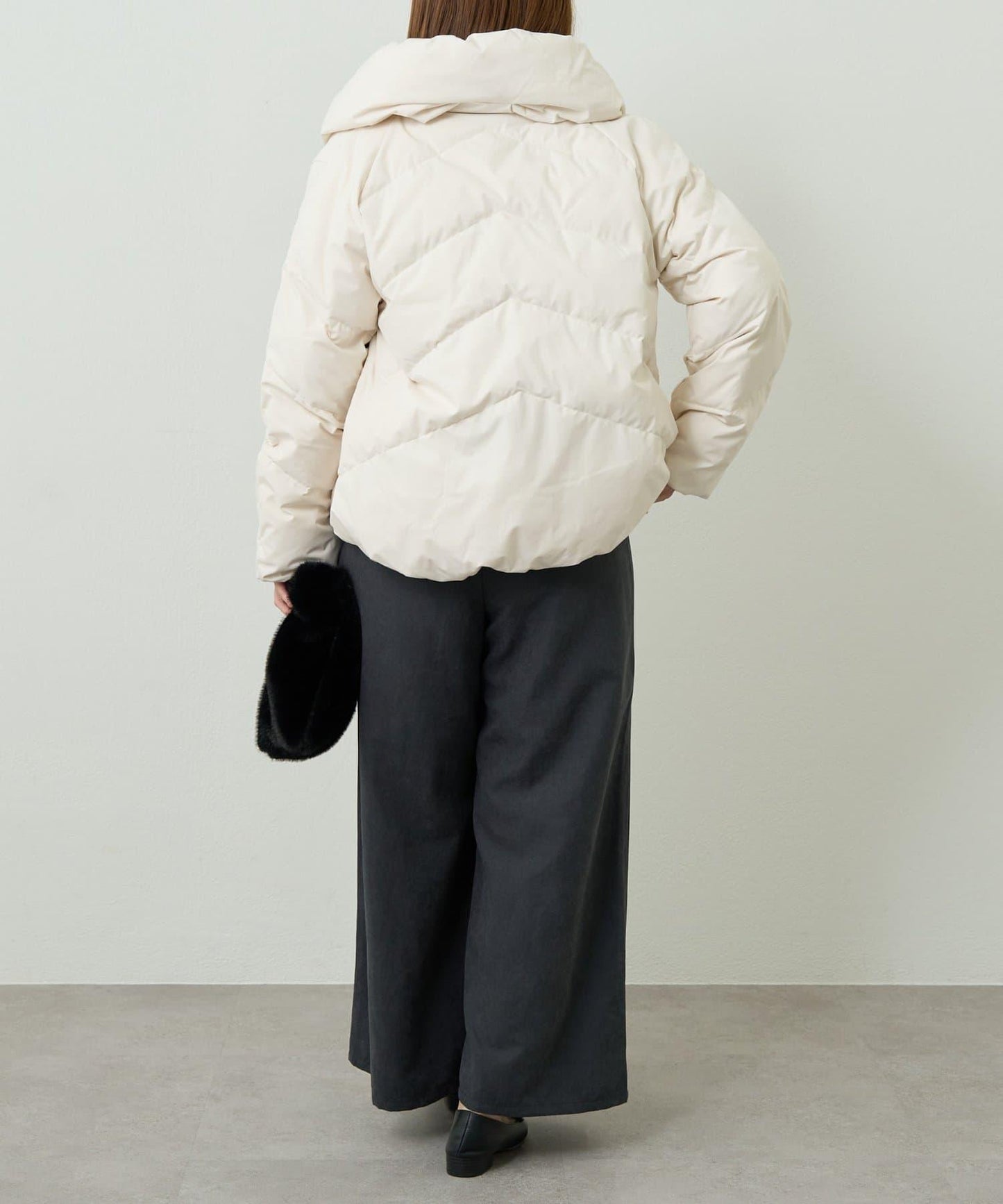 輕盈易穿彈力高領純羽絨服