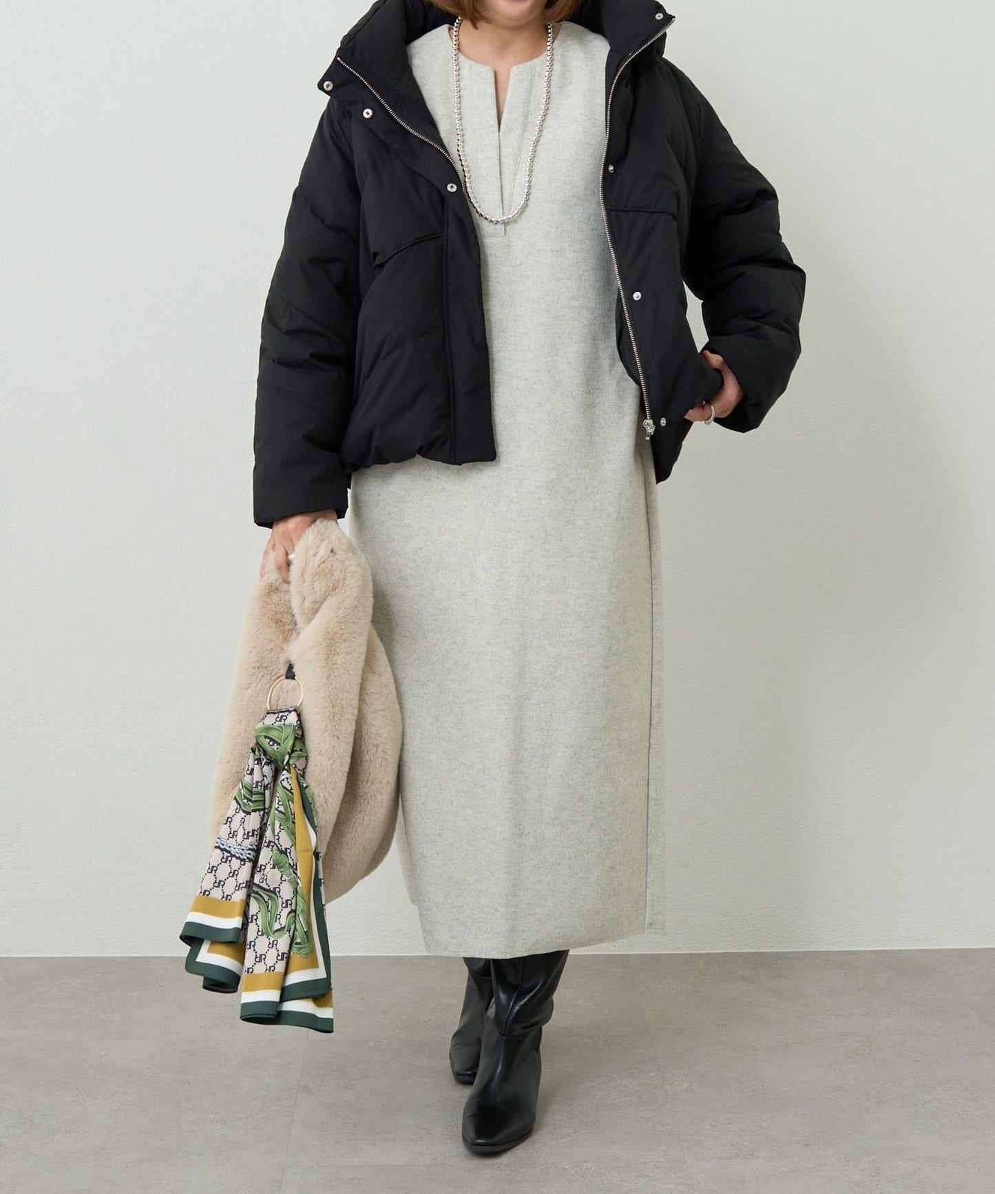 輕盈易穿彈力高領純羽絨服