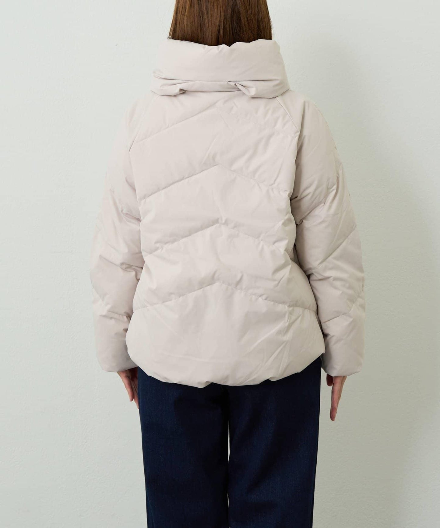 輕盈易穿彈力高領純羽絨服