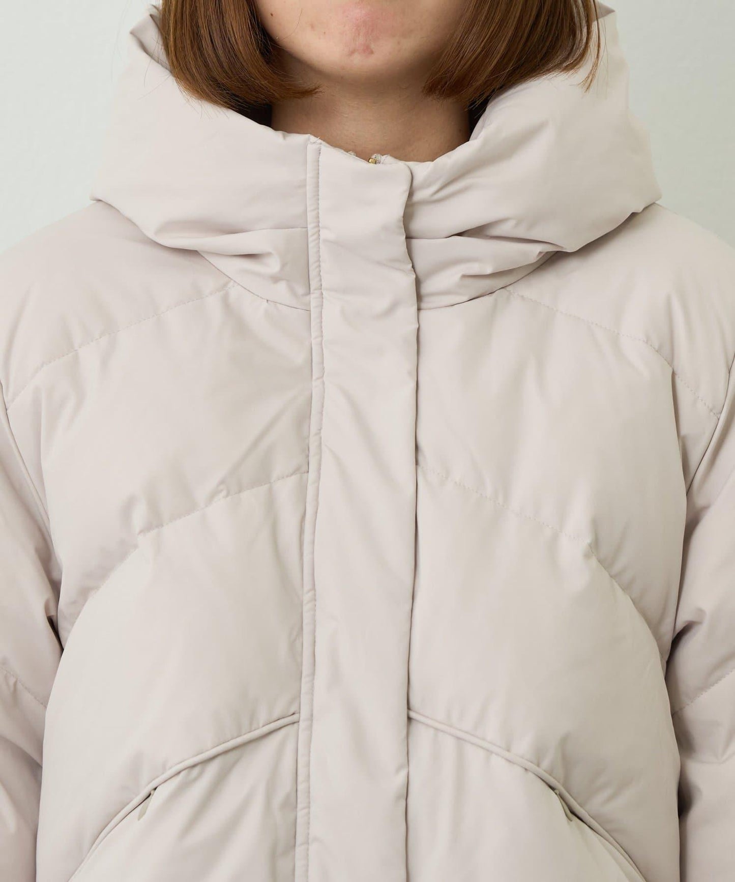 輕盈易穿彈力高領純羽絨服