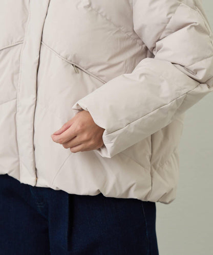 輕盈易穿彈力高領純羽絨服