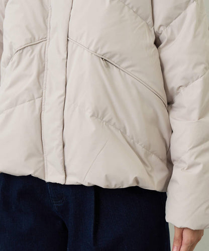 輕盈易穿彈力高領純羽絨服