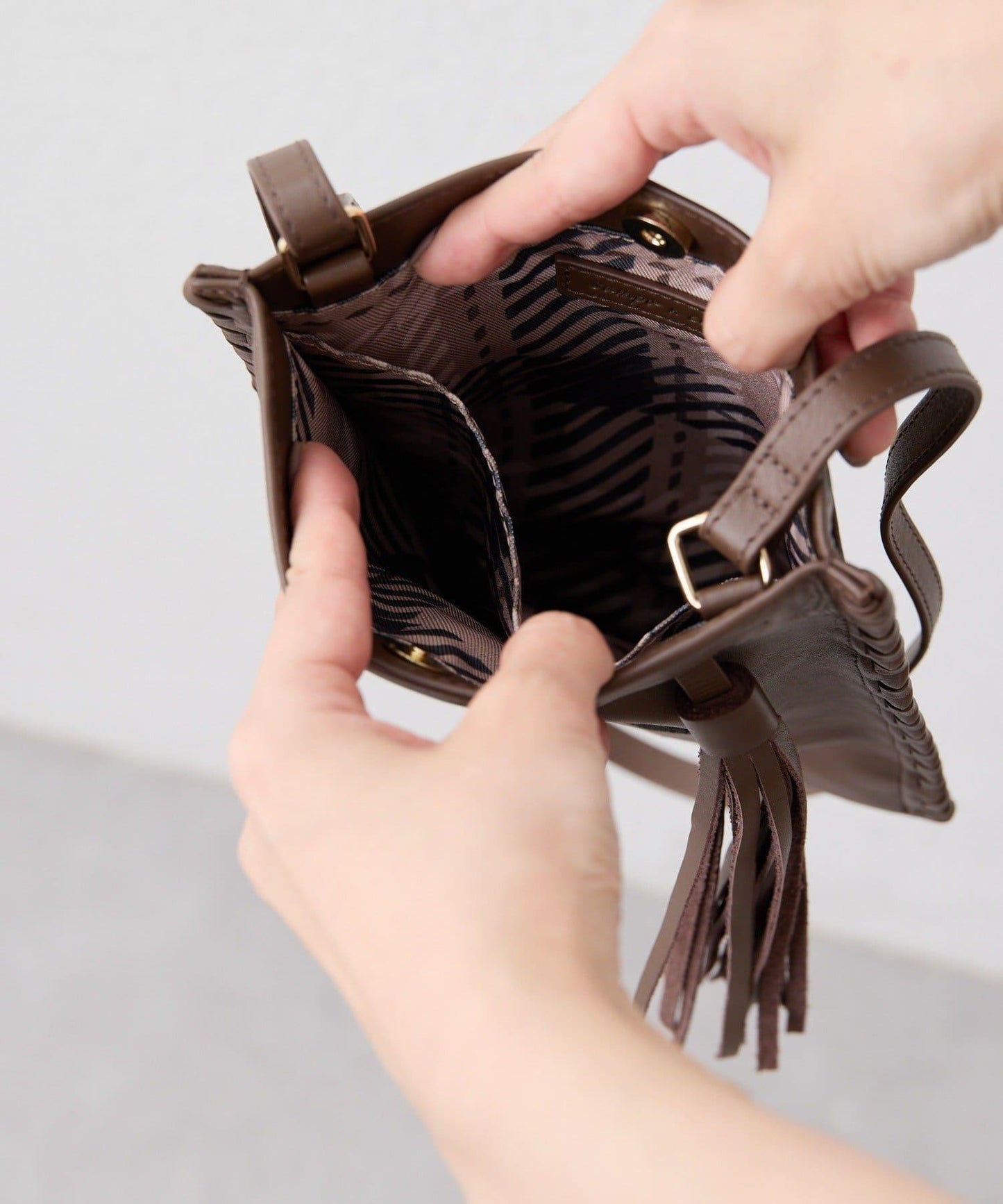 sampo×ear馬蹄形流蘇單肩包《本革/輕量150g》