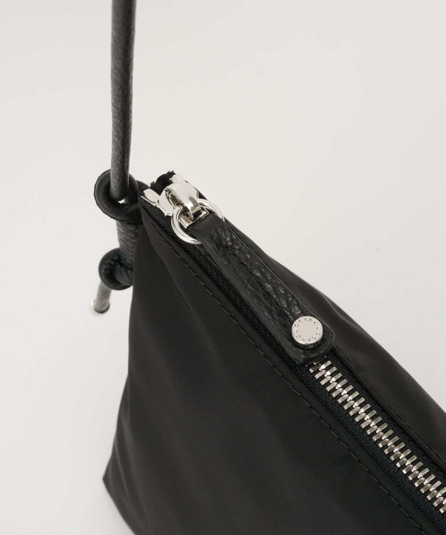 【coming soon】Argo 尼龍/鹿皮小號化妝包