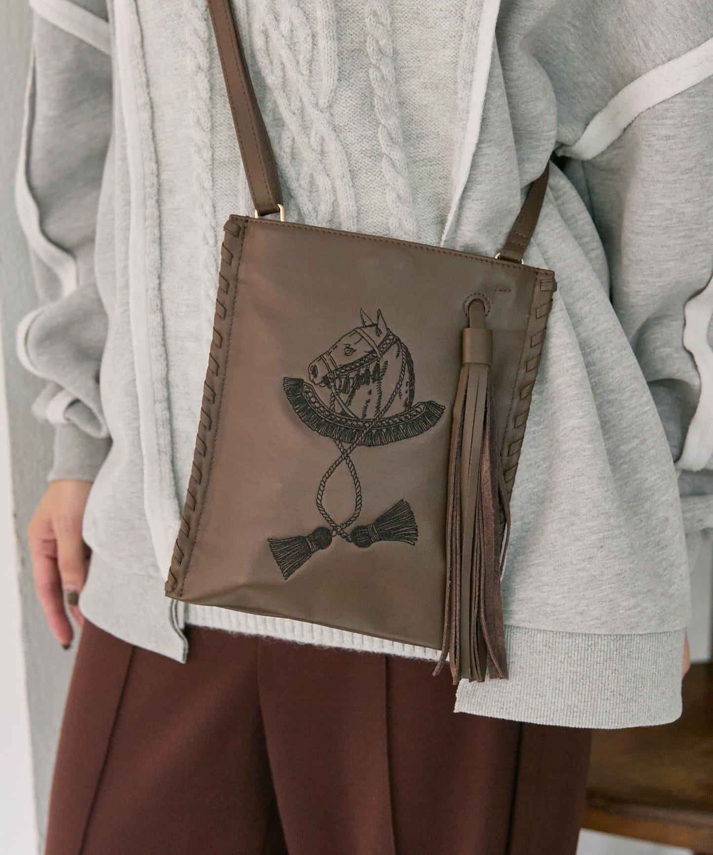 sampo×ear馬蹄形流蘇單肩包《本革/輕量150g》