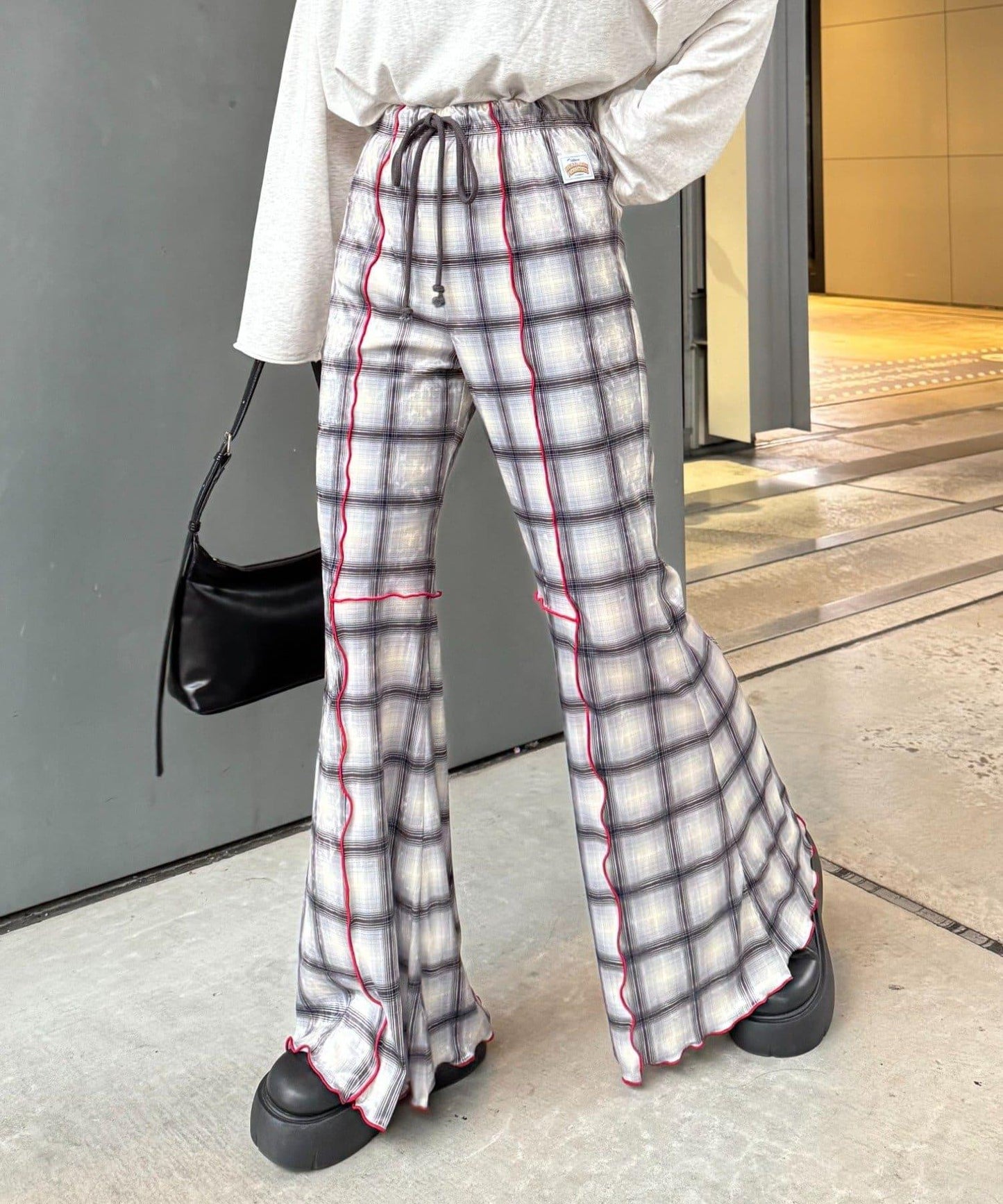 ★【HELLO.SANFRANCISCO/ハローサンフランシスコ】格紋荷葉邊拼接喇叭褲