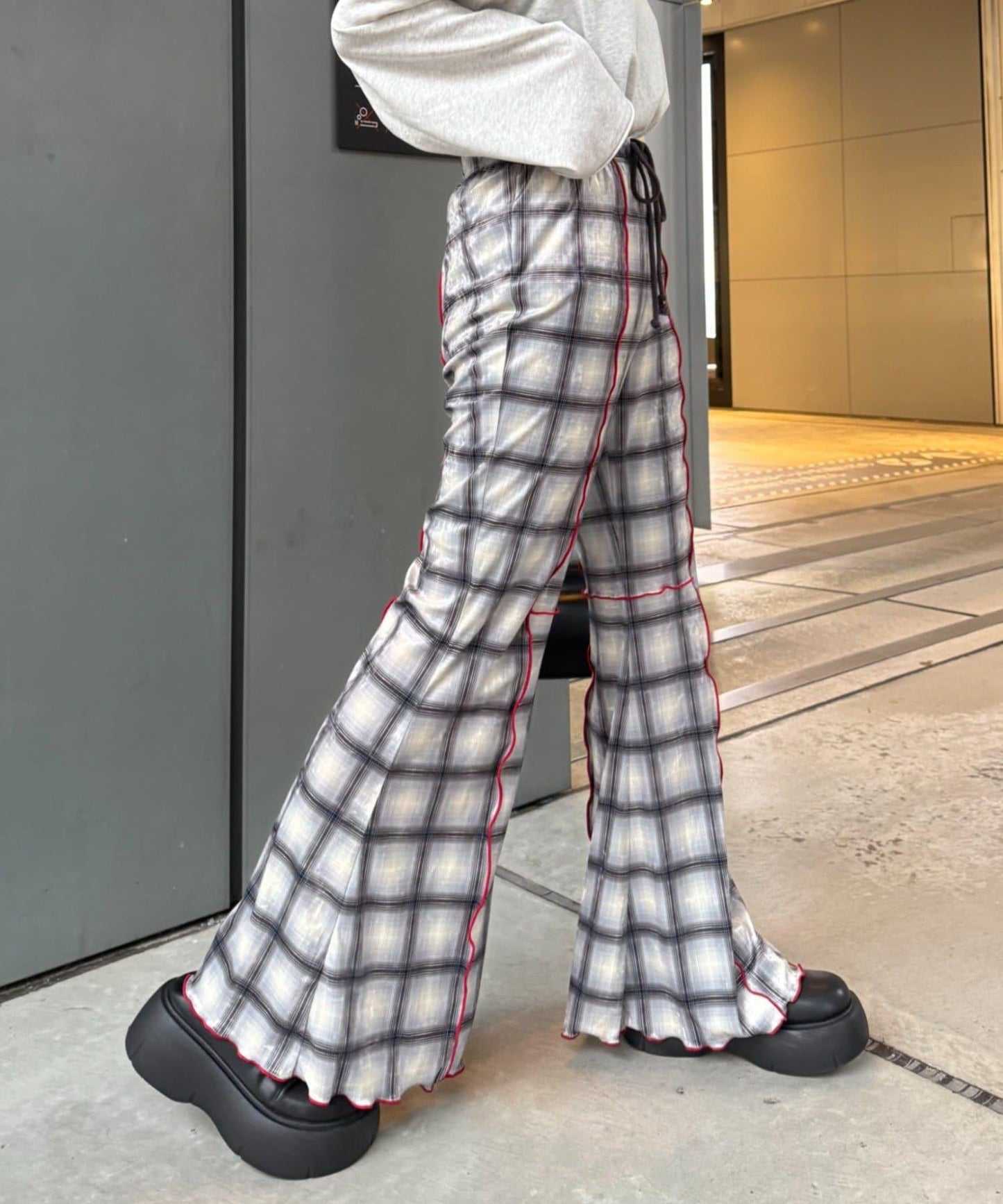 ★【HELLO.SANFRANCISCO/ハローサンフランシスコ】格紋荷葉邊拼接喇叭褲