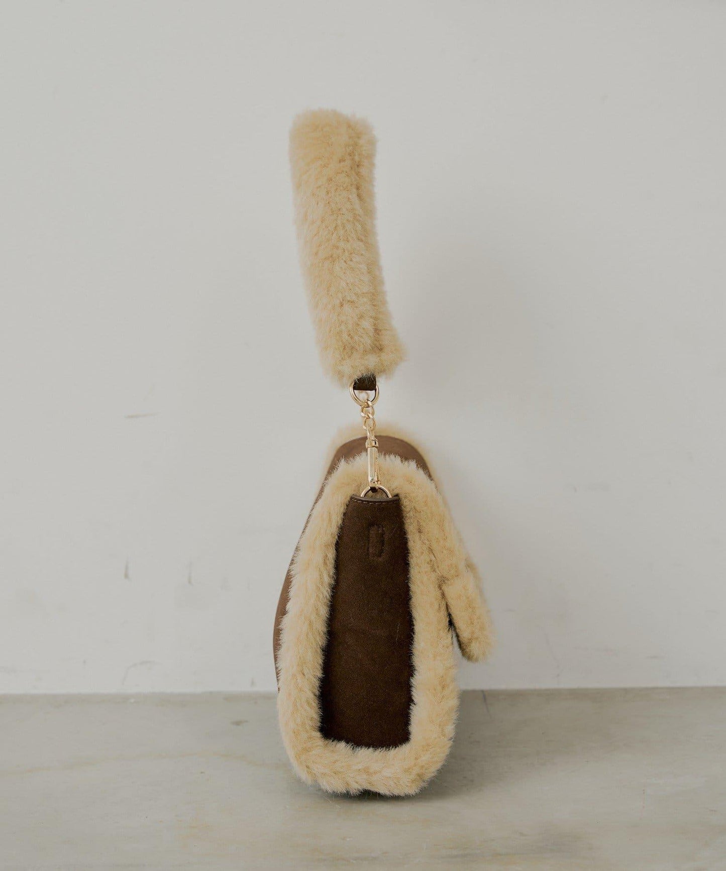 毛絨手柄翻蓋包