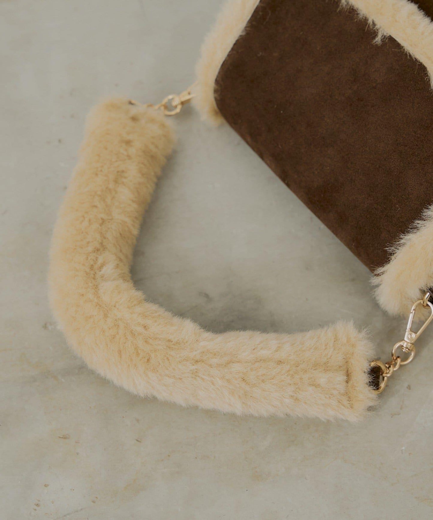 毛絨手柄翻蓋包