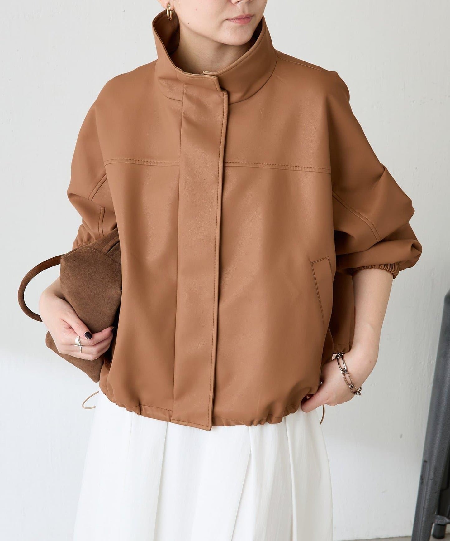 【高級感】仿皮繡花立領夾克