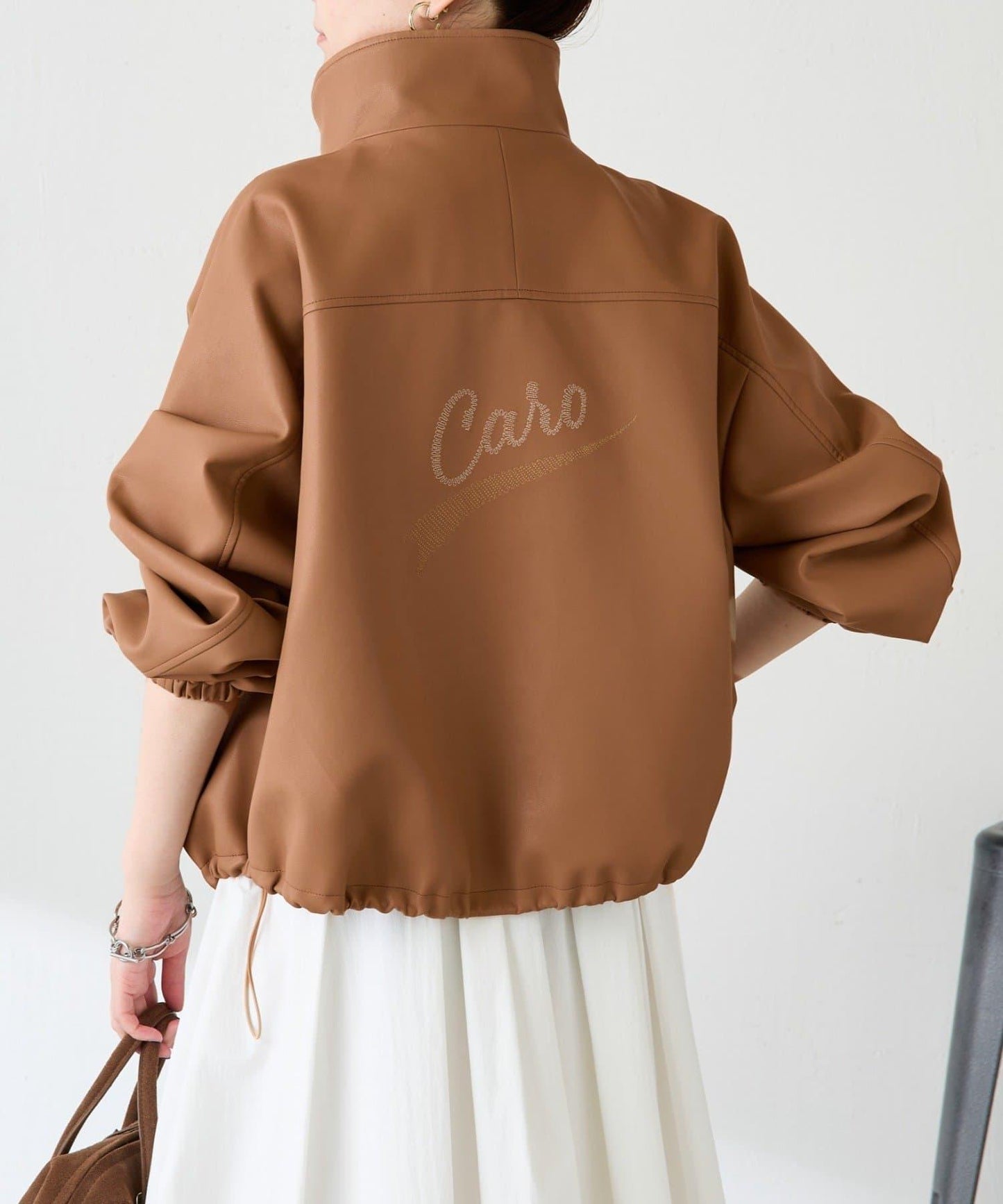 【高級感】仿皮繡花立領夾克