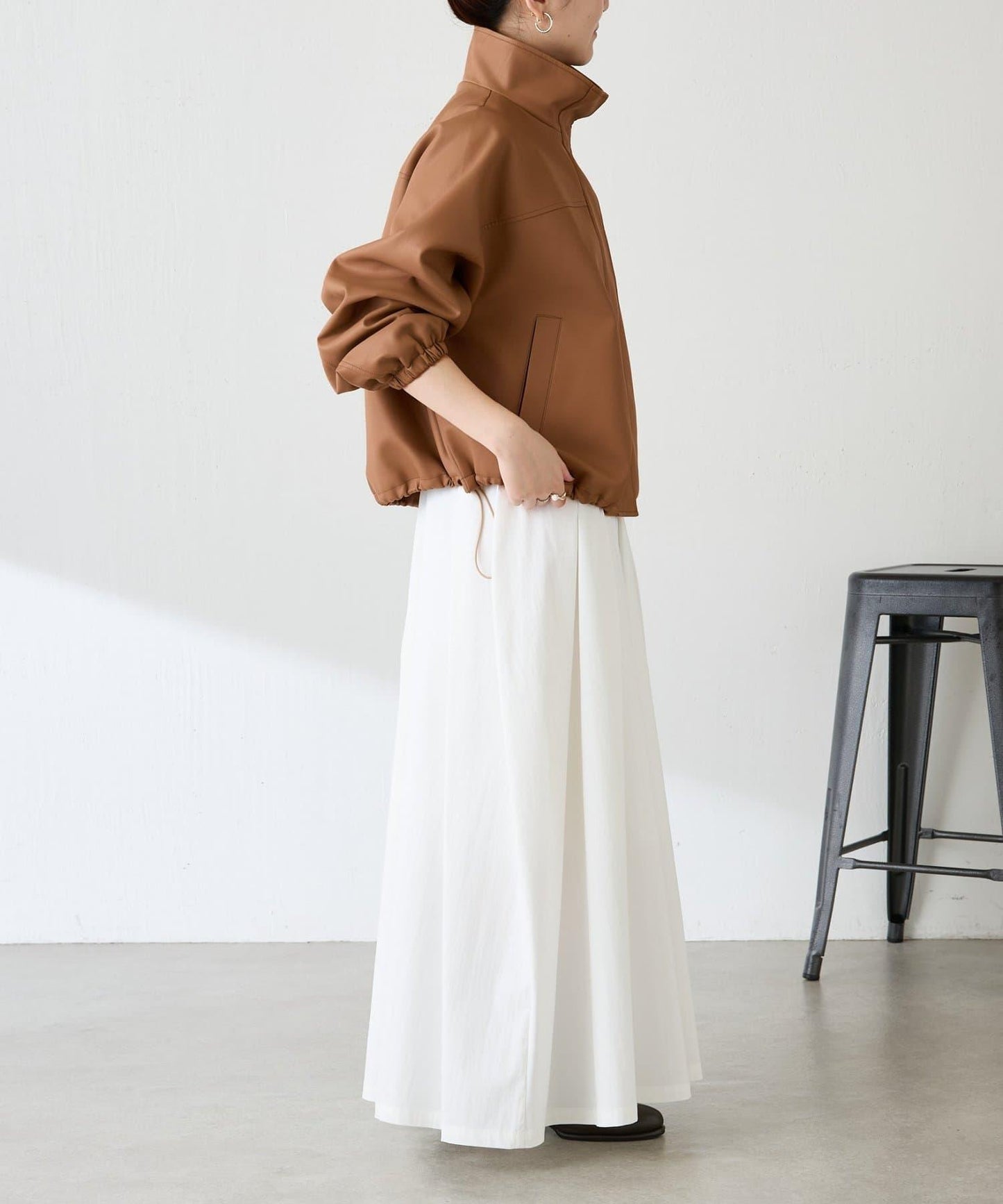 【高級感】仿皮繡花立領夾克