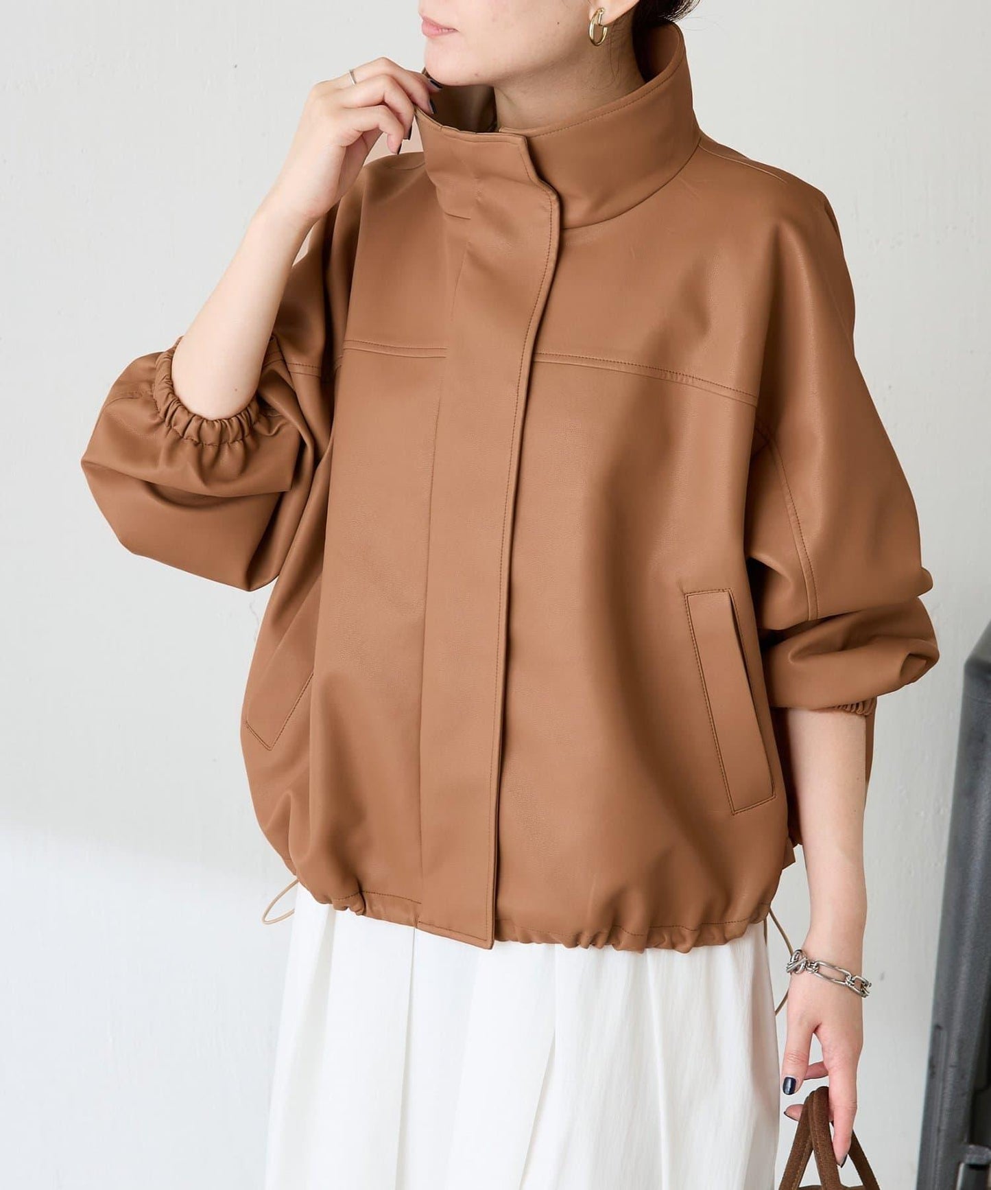 【高級感】仿皮繡花立領夾克