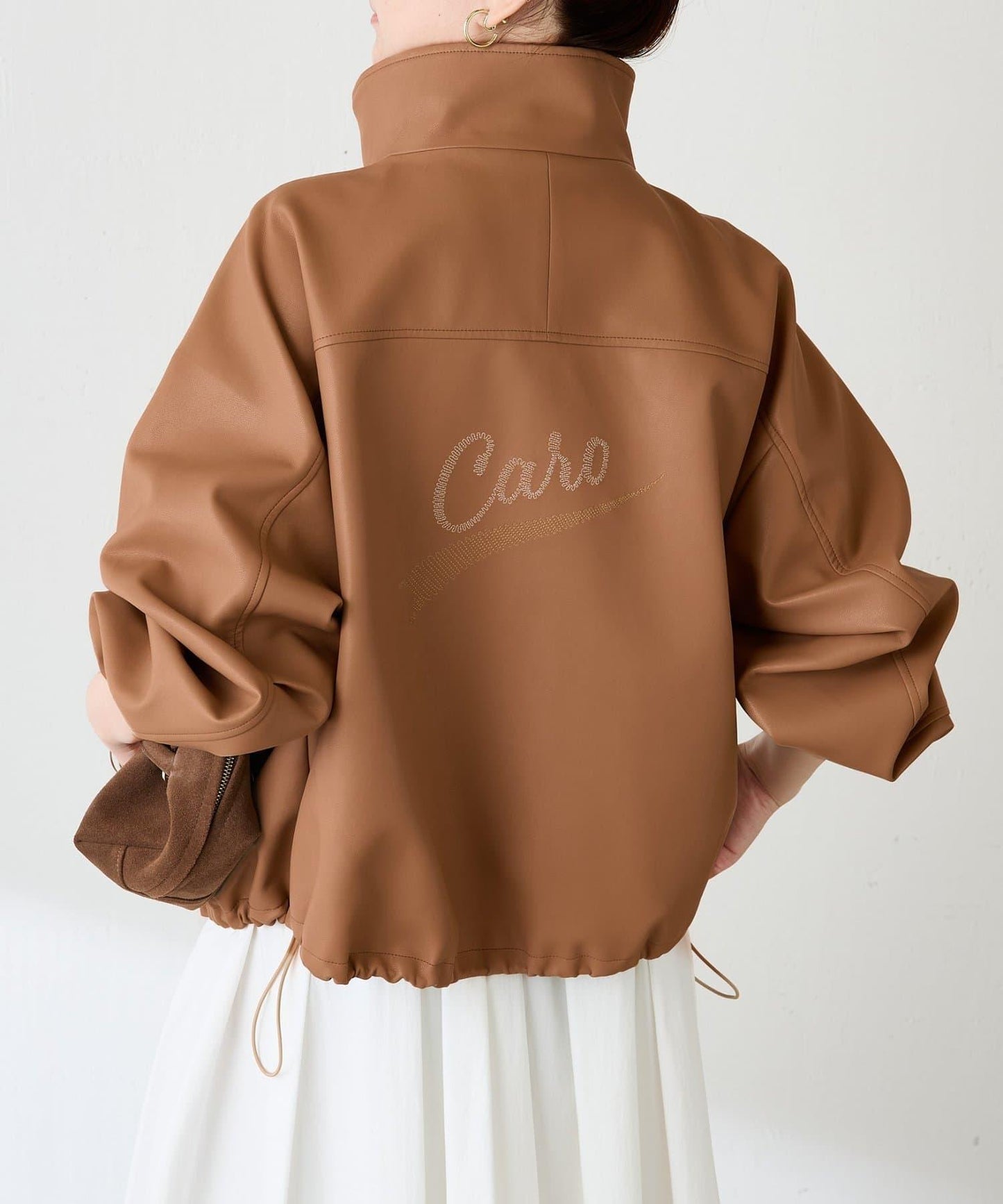 【高級感】仿皮繡花立領夾克