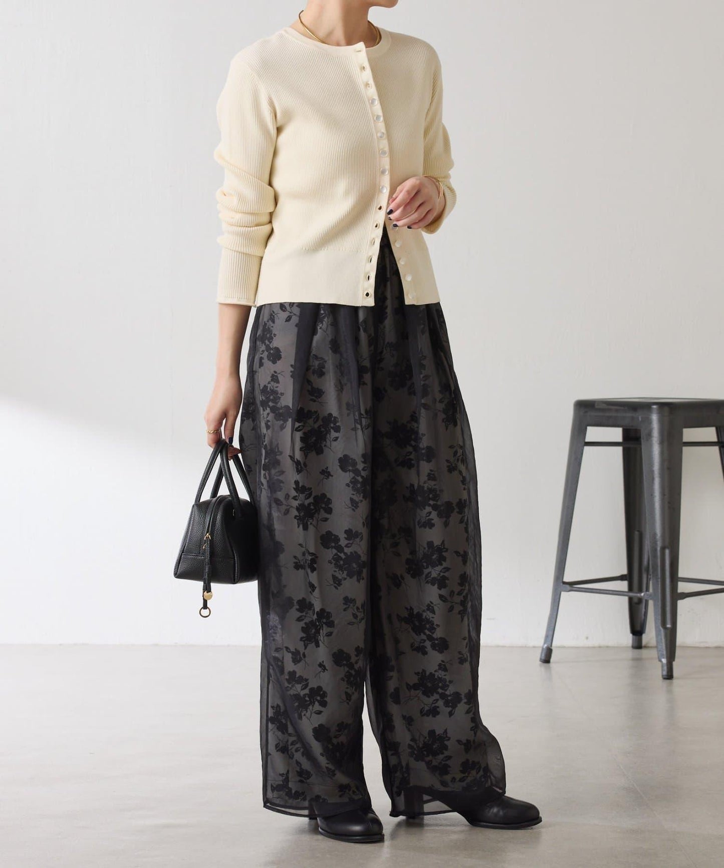 【輕薄遮身◎】輕薄疊穿花卉圖案褲