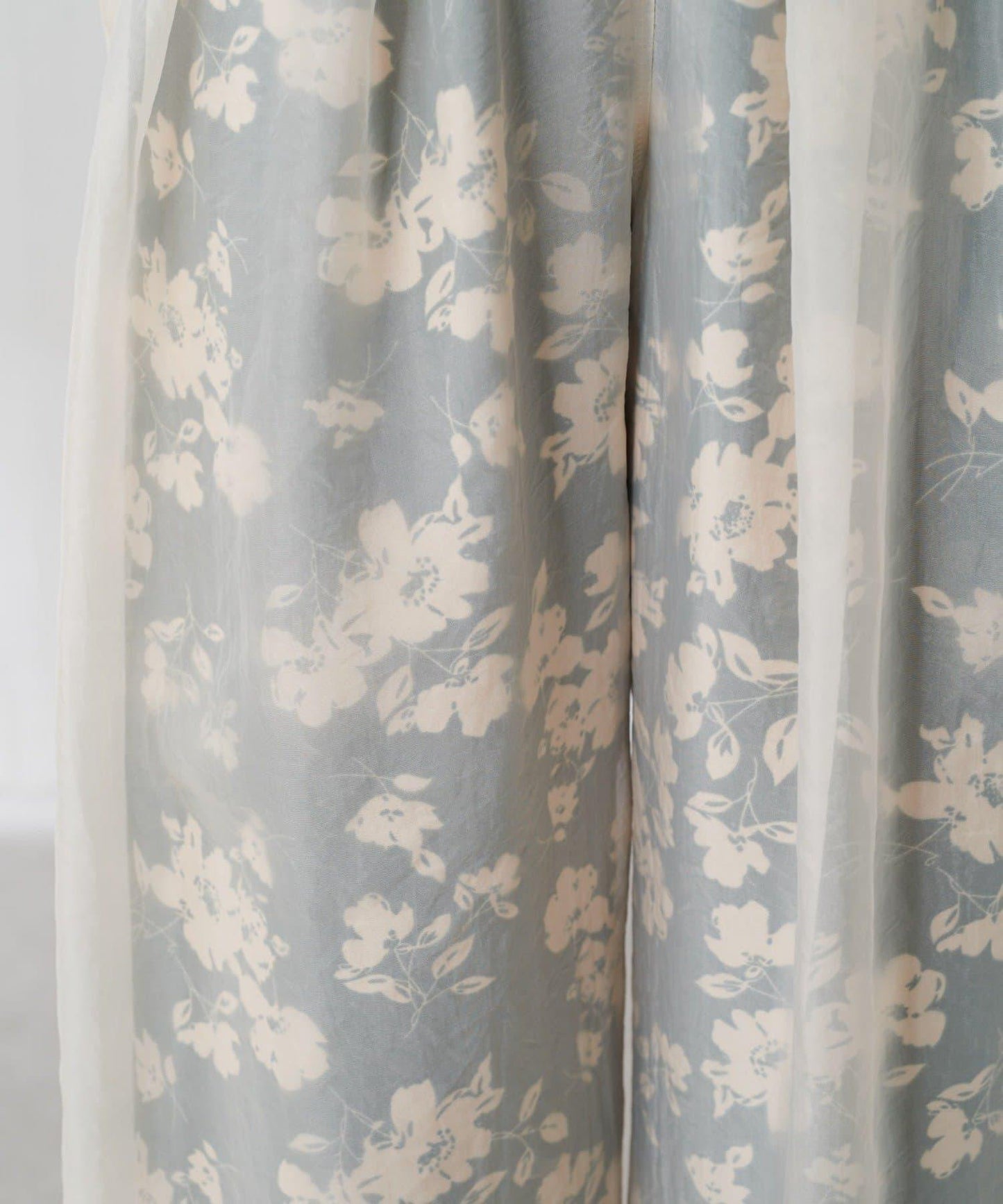 【輕薄遮身◎】輕薄疊穿花卉圖案褲