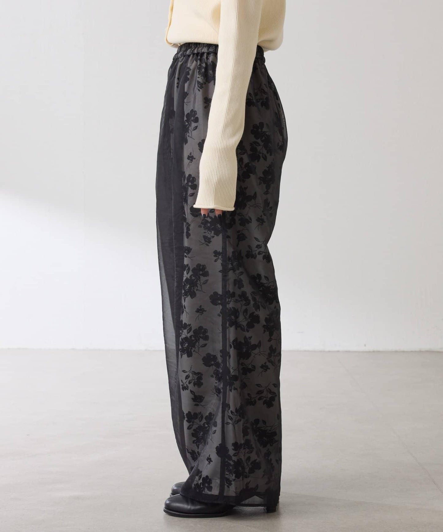 【輕薄遮身◎】輕薄疊穿花卉圖案褲